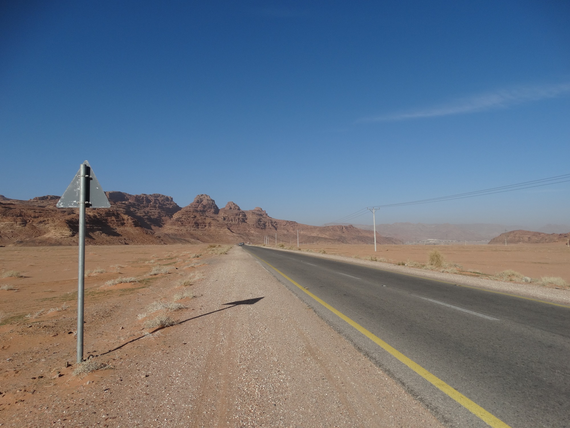 strada spre desertul Wadi Rum Iordania