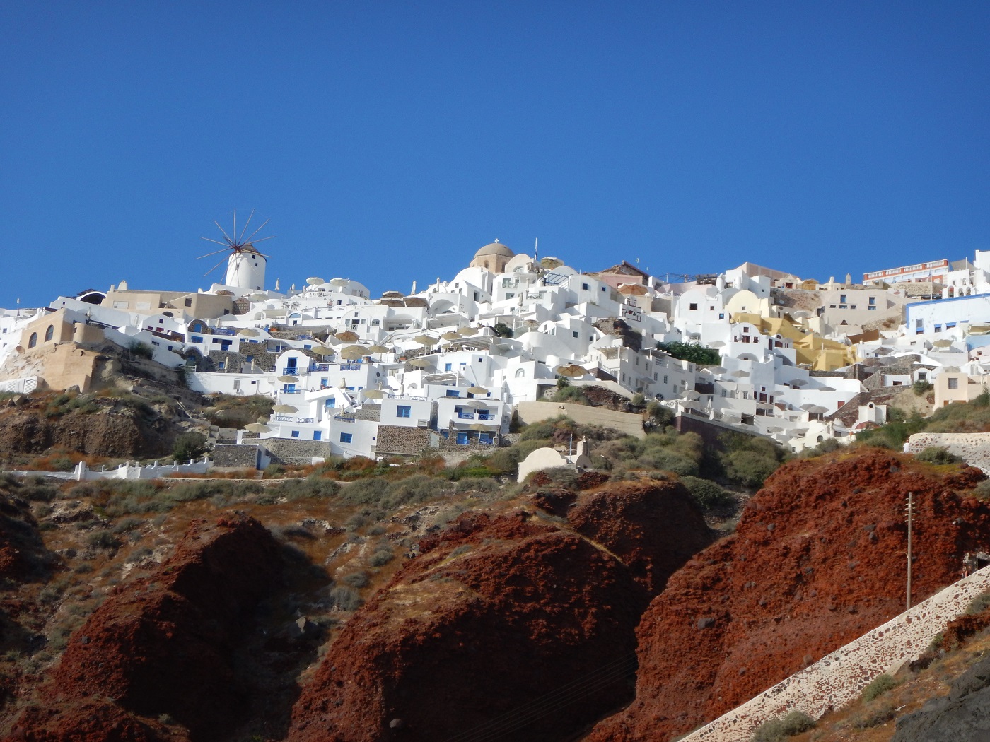 Oia vazuta din Amoudi Bay 