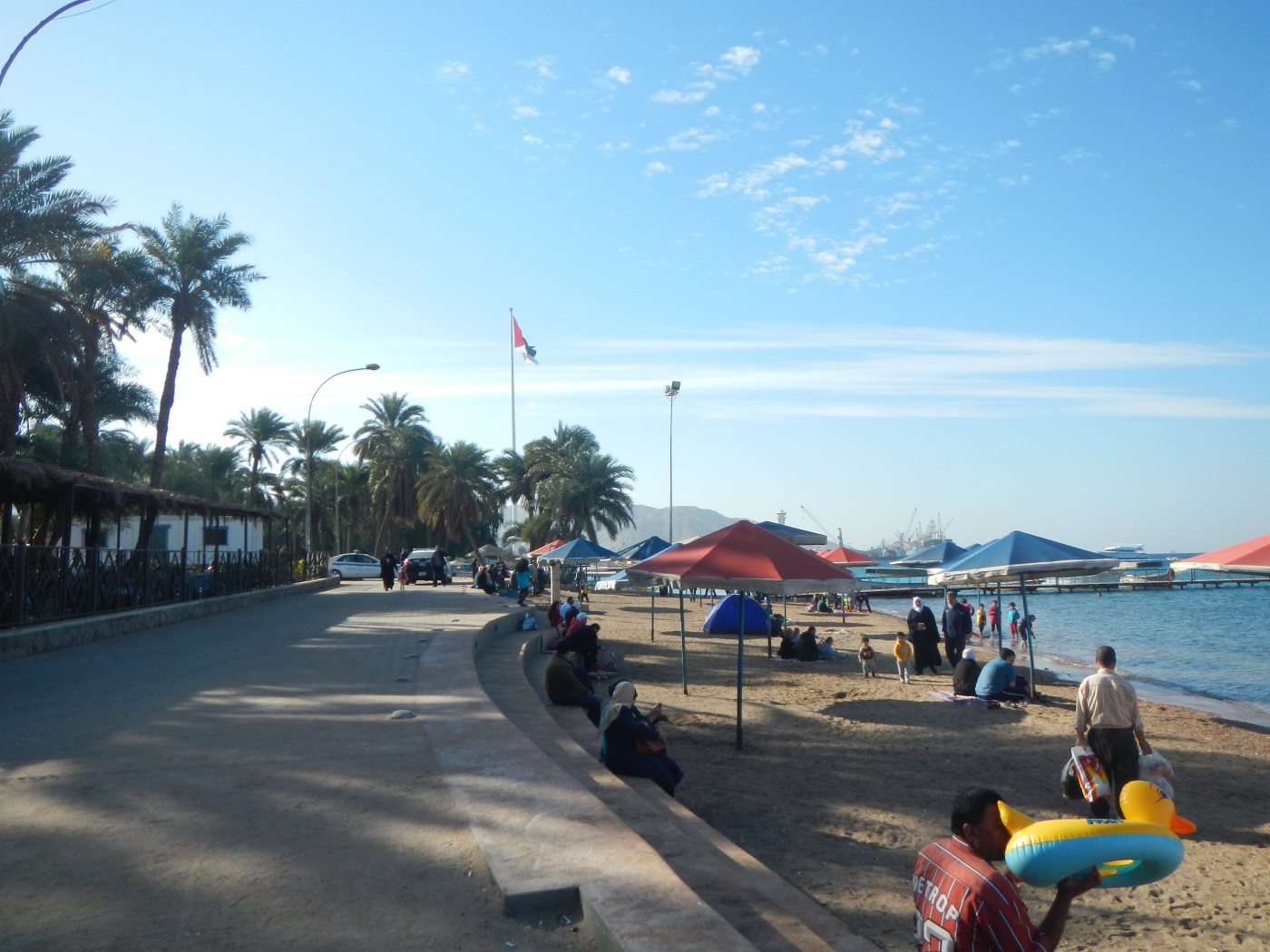 plaja in Aqaba la Marea Rosie