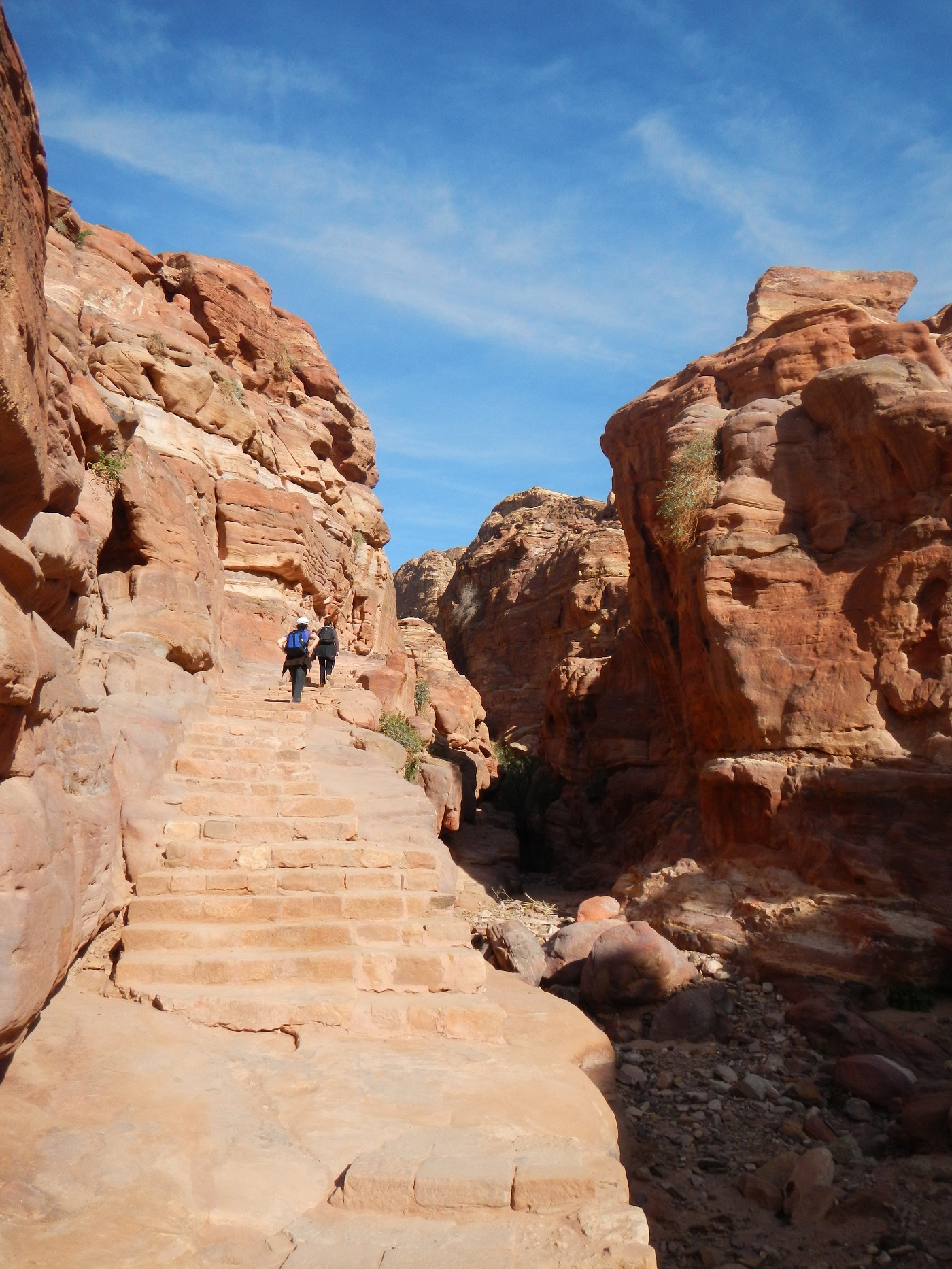 spre Manastire | Calatorul Multumit in Petra |