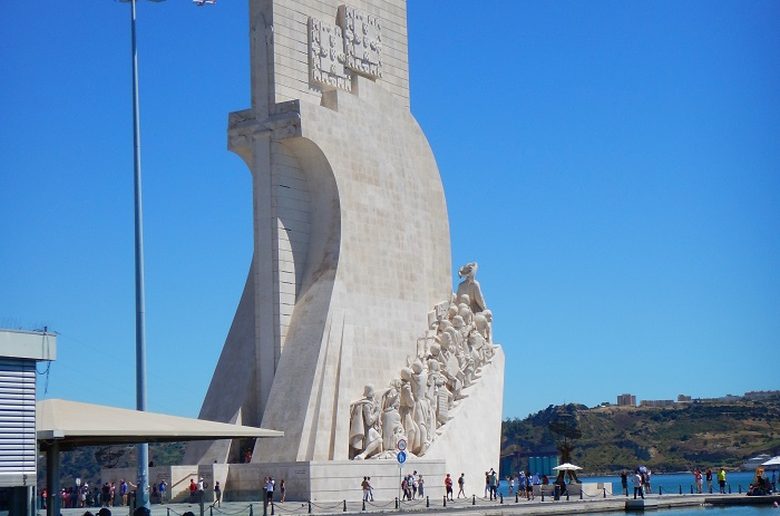 Monumentul descoperitorilor
