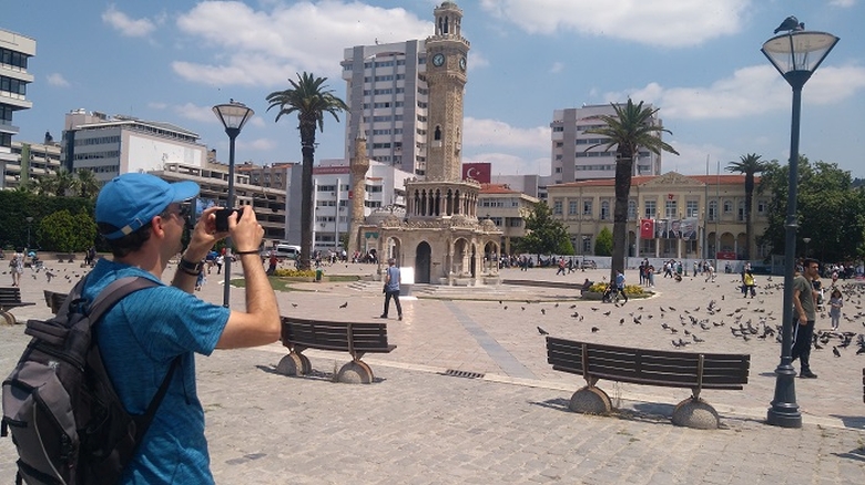 Piata Konak Izmir | Calatorul Multumit in Izmir |