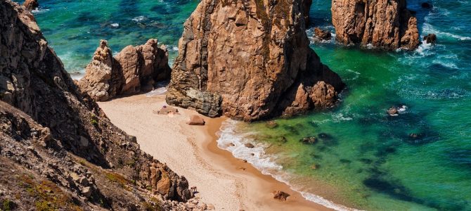 Tot ce trebuie sa stii despre plajele Lisabonei. Linia de coasta din Parcul Serra de Sintra Tot ce trebuie sa stii despre plajele Lisabonei. Linia de coasta din Parcul Serra de Sintra