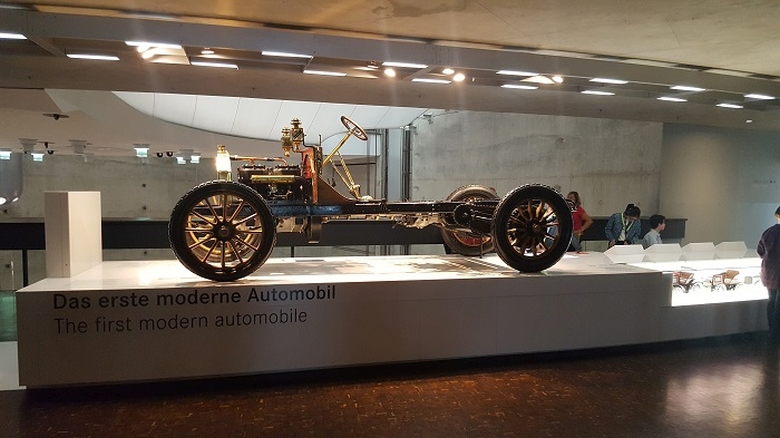 muzeul mercedes benz | muzee auto germania |