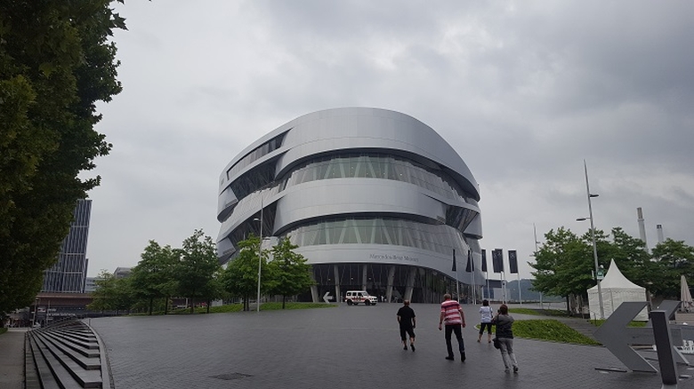 Muzeul Mercedes Benz Stuttgart | Calatorul Multumit