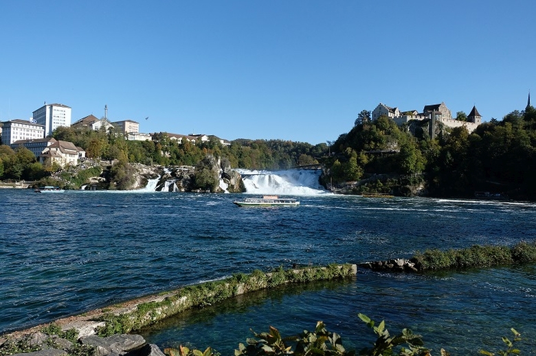 Cascada Rinului si Castelul | Calatorul Multumit |