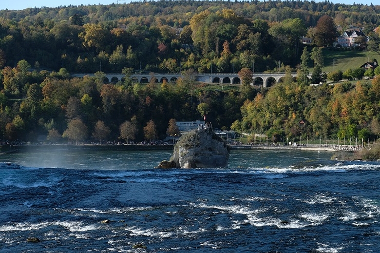 ce poti vedea la Cascada Rinului 