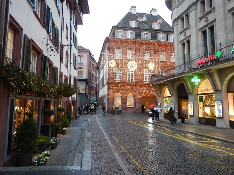 Basel | centrul decorat Basel | sarbatorile la basel | iarna la basel |