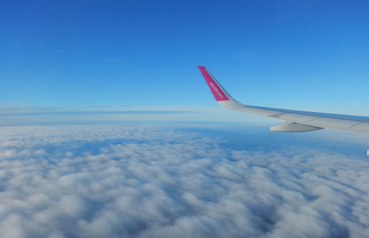 cat costa meniul in avion Wizz Air | zbor Wizz Air | Calatorul Multumit |