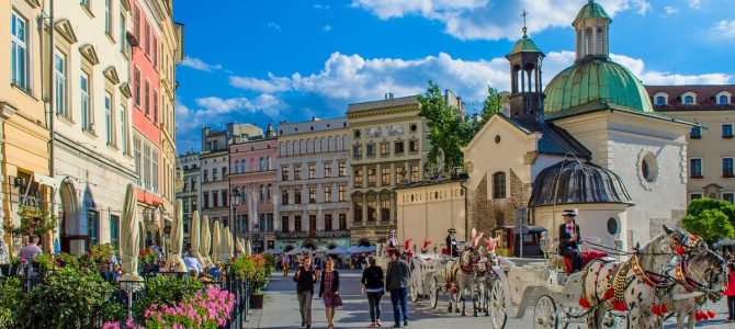 Weekend prelungit la Cracovia in mai cu 223 euro (zbor direct si cazare cu demipensiune) Weekend prelungit la Cracovia in mai cu 223 euro (zbor direct si cazare cu demipensiune)