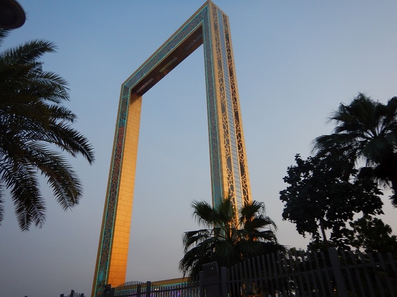 Dubai Frame | atractii Dubai | Calatorul multumit