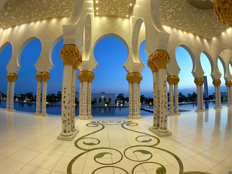 detalii interior Marea Moschee din Abu Dhabi | atractii Abu Dhabi |