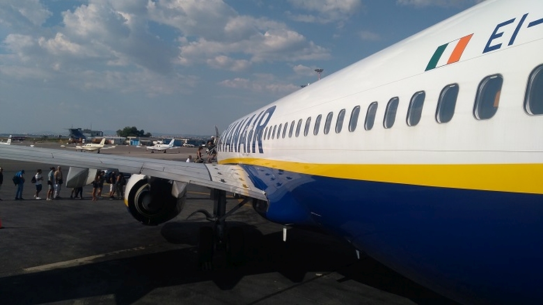 avion Ryanair | pista din Atena | aeroportul Atena | Grecia |