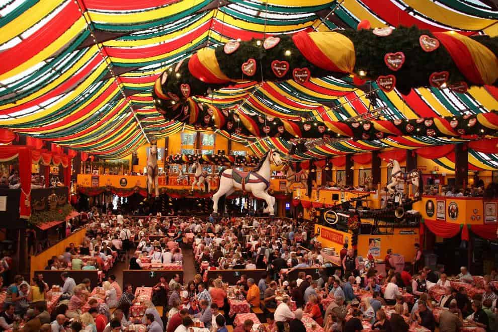 Oktoberfest Munchen | cort bere Munchen | festivalul berii Munchen | bere Germania |