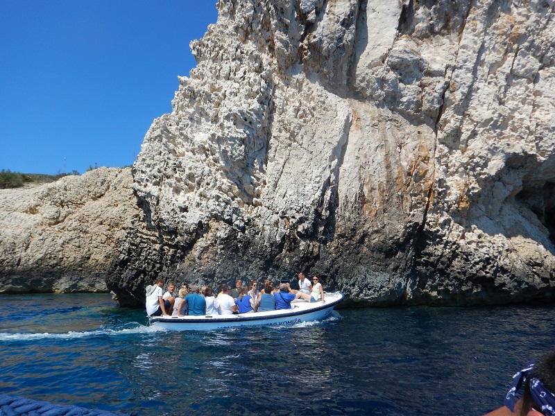 intrare blue cave | transfer blue cave | blue cave croatia |