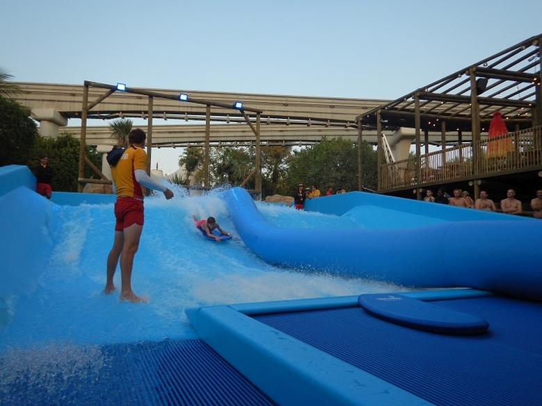 invata sa faci surf | Atlantis Dubai |