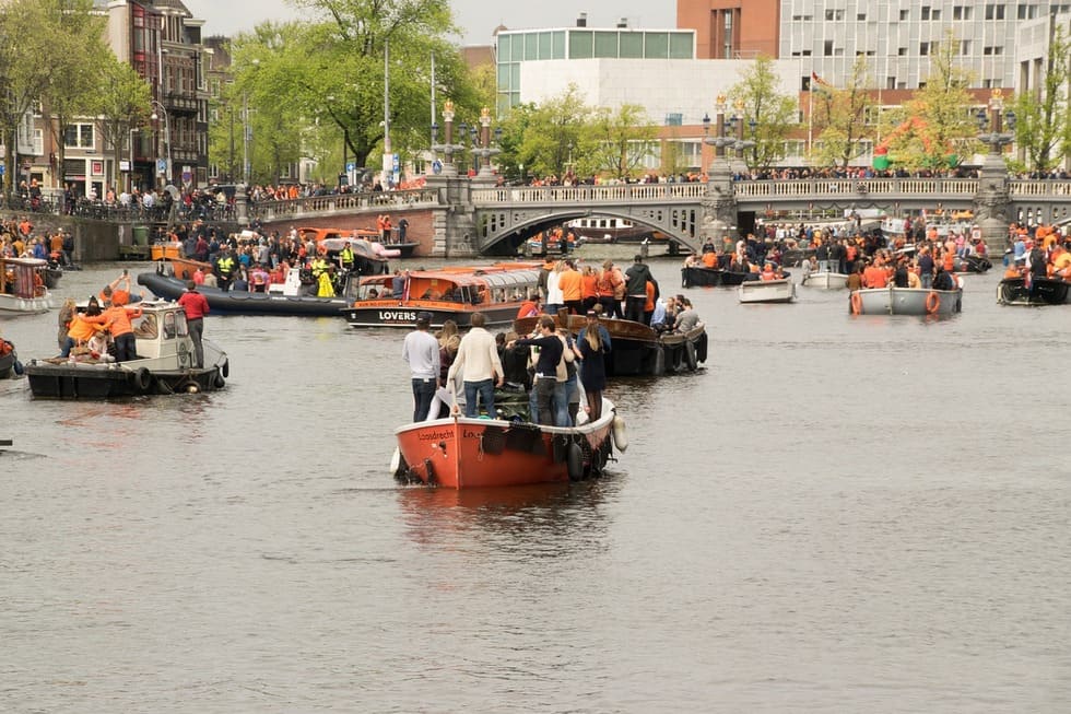 ziua regelui | Amsterdam | Olanda | canal Amsterdam |