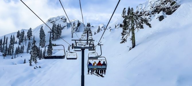 4 nopti de cazare la Kopaonik, 176 euro (demipensiune si acces spa inclus) 4 nopti de cazare la Kopaonik, 176 euro (demipensiune si acces spa inclus)