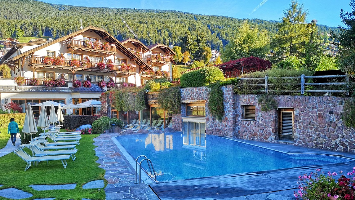 Hoteluri cu park, piscine spa din Romania Calatorul Multumit