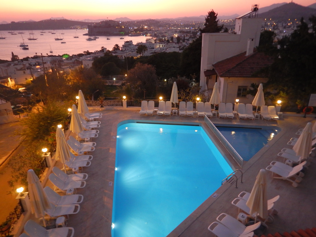 hotel Bodrum | toamna in Bodrum | Bodrum seara | priveliste Bodrum | apus in Bodrum |