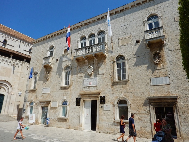 cladiri Trogir | Croatia| Marea Adriatica | Calatorul multumit