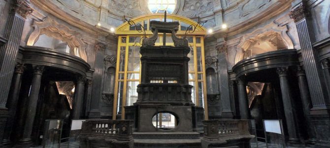 Giulgiul din Torino – fapte, date si cand il poti vedea Giulgiul din Torino – fapte, date si cand il poti vedea