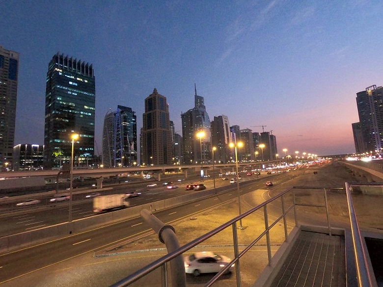 autostrazi Dubai | noaptea in Dubai |