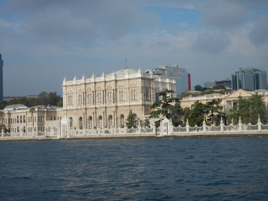 vedere de pe mare | Palatul Dolmabahce | Istanbul Turcia |