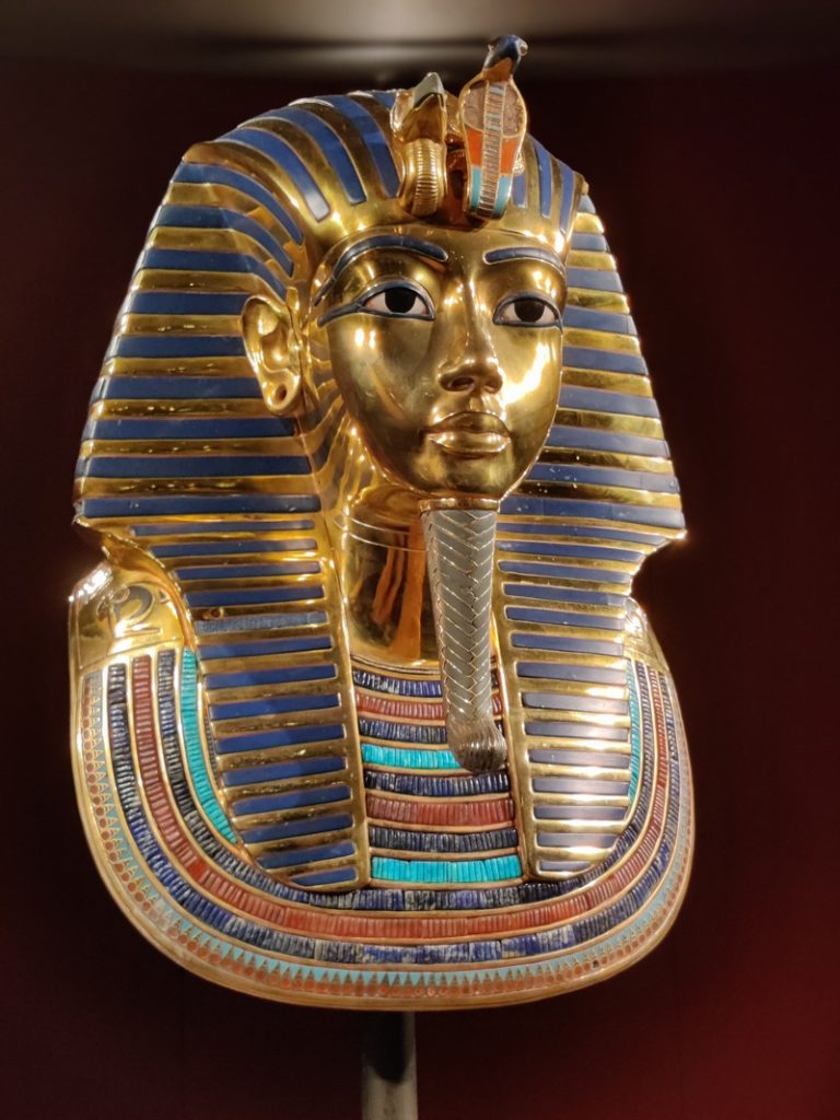 masca faraonului Tutankhamon | masca mortuara | masca de aur | chipul faraonului |
