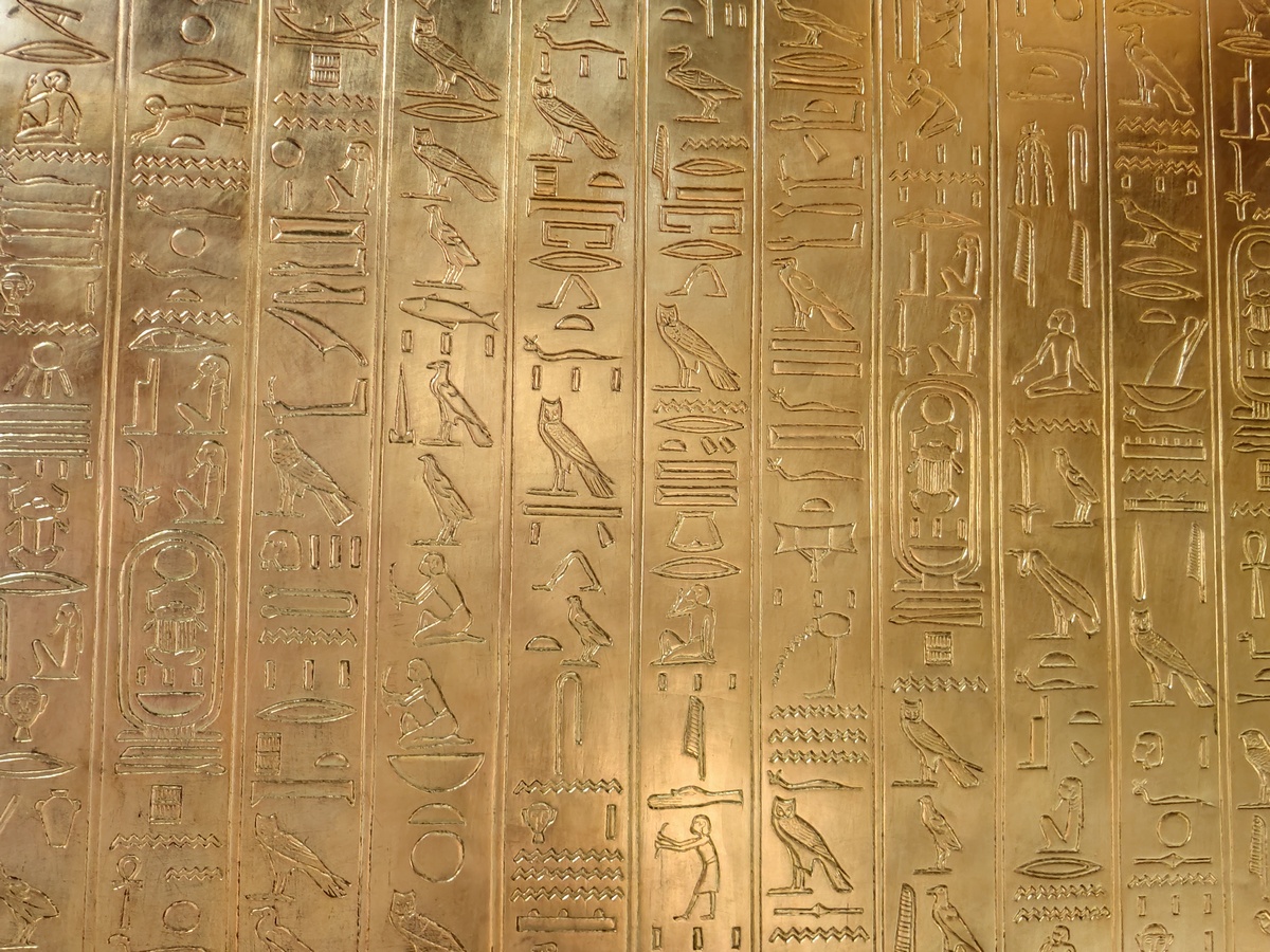 necropola Saqqara | descoperiri in Egipt | sarcofage si mumii |