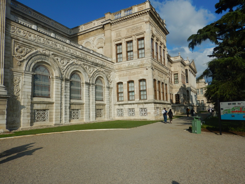 Palatul Dolmabahce | atractii Istanbul | Calatorul Multumit in Istanbul |