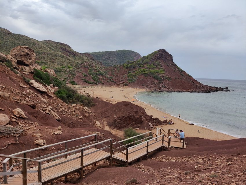 cala pilar | nisip roscat | plaja pilar menorca |