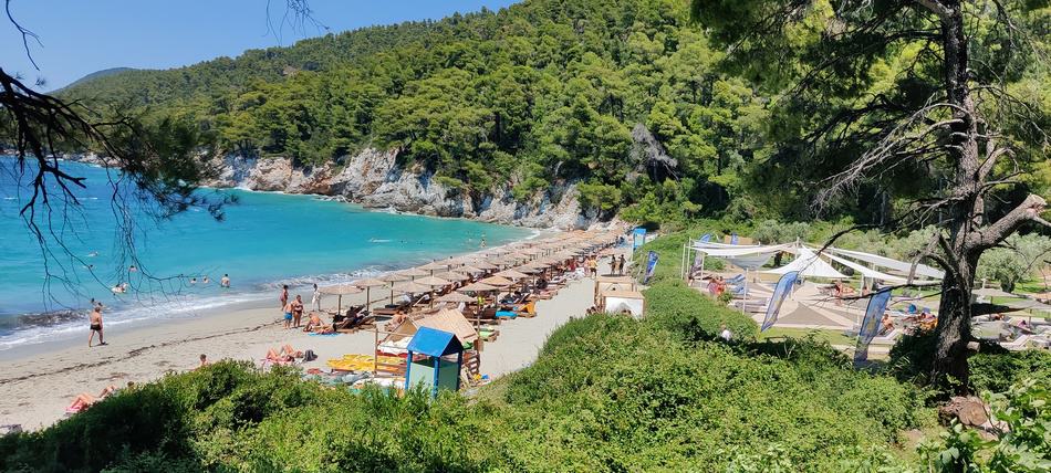 kastani beach | plaja kastani skopelos | skopelos cele mai frumoase plaje | skopelos grecia | |