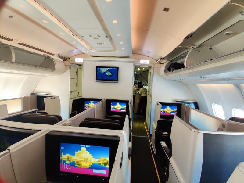 cabina business la Airbus 330 300 | zbor business class qatar | review qatar business class |
